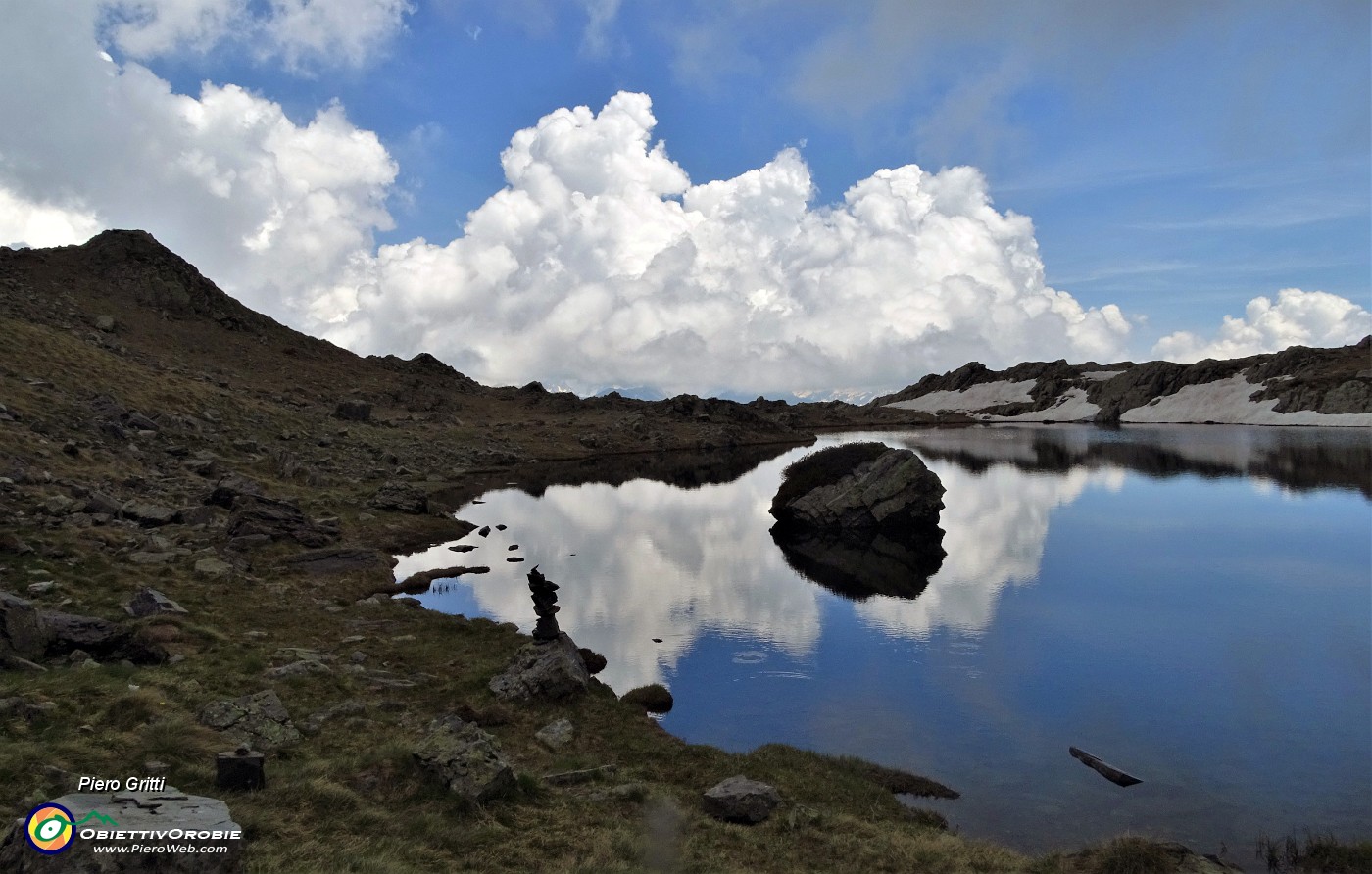 58 Isolotto roccioso nel laghetto di Ponteranica (superiore).JPG -                                